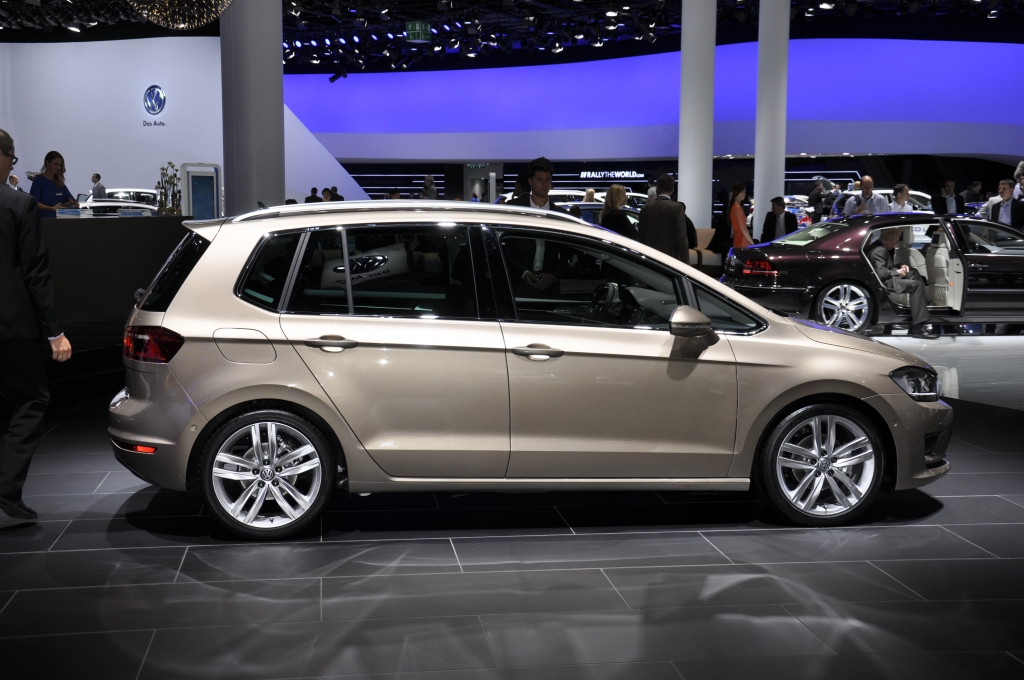 IAA 2013: BMW Active Tourer und VW Golf Sportsvan - So unterschiedlich können Vans ein
