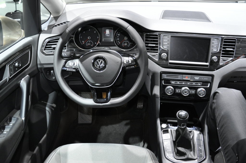 IAA 2013: BMW Active Tourer und VW Golf Sportsvan - So unterschiedlich können Vans ein