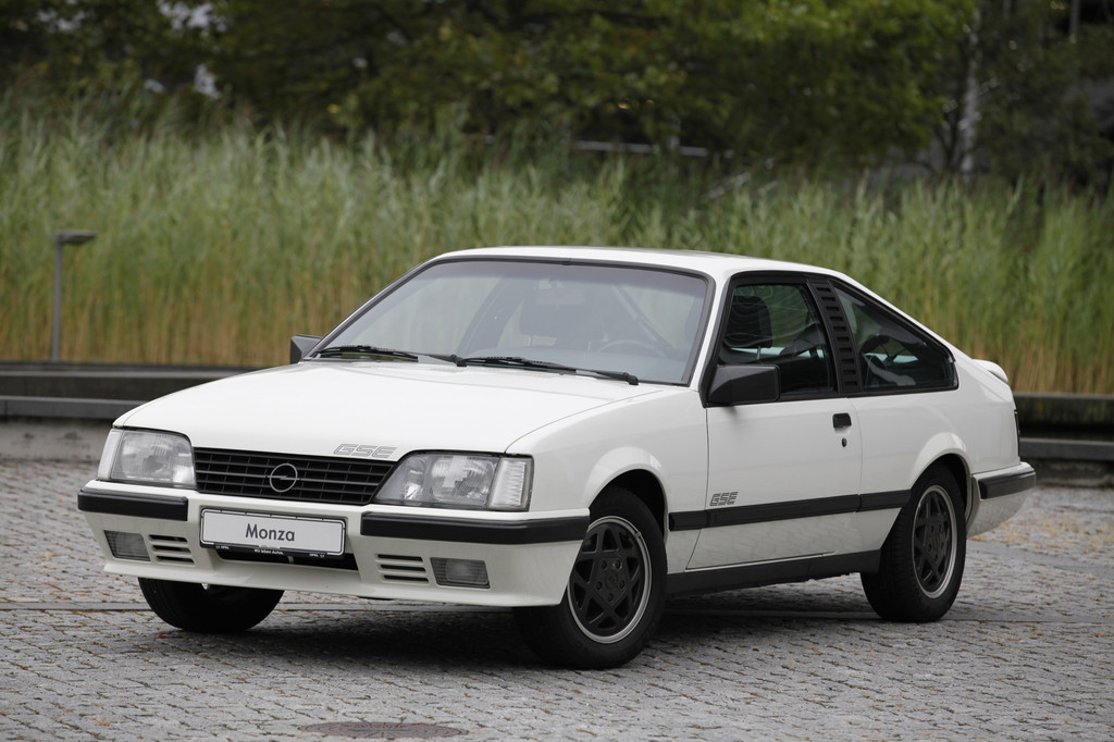 IAA 2013: Der Opel Monza ist reif fürs H-Kennzeichen