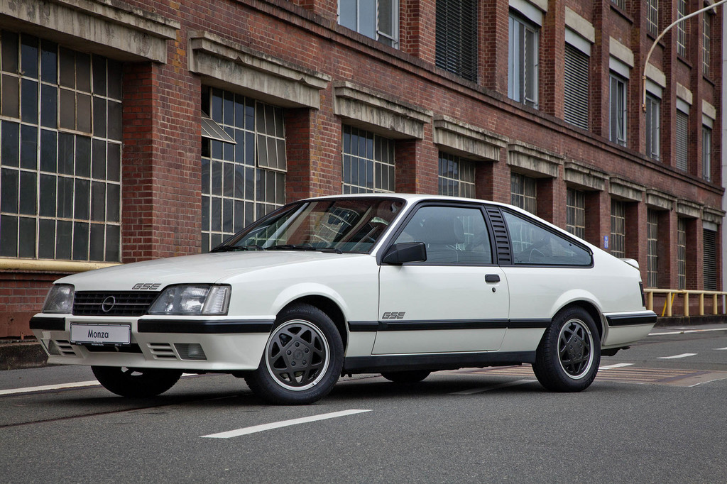 IAA 2013: Der Opel Monza ist reif fürs H-Kennzeichen