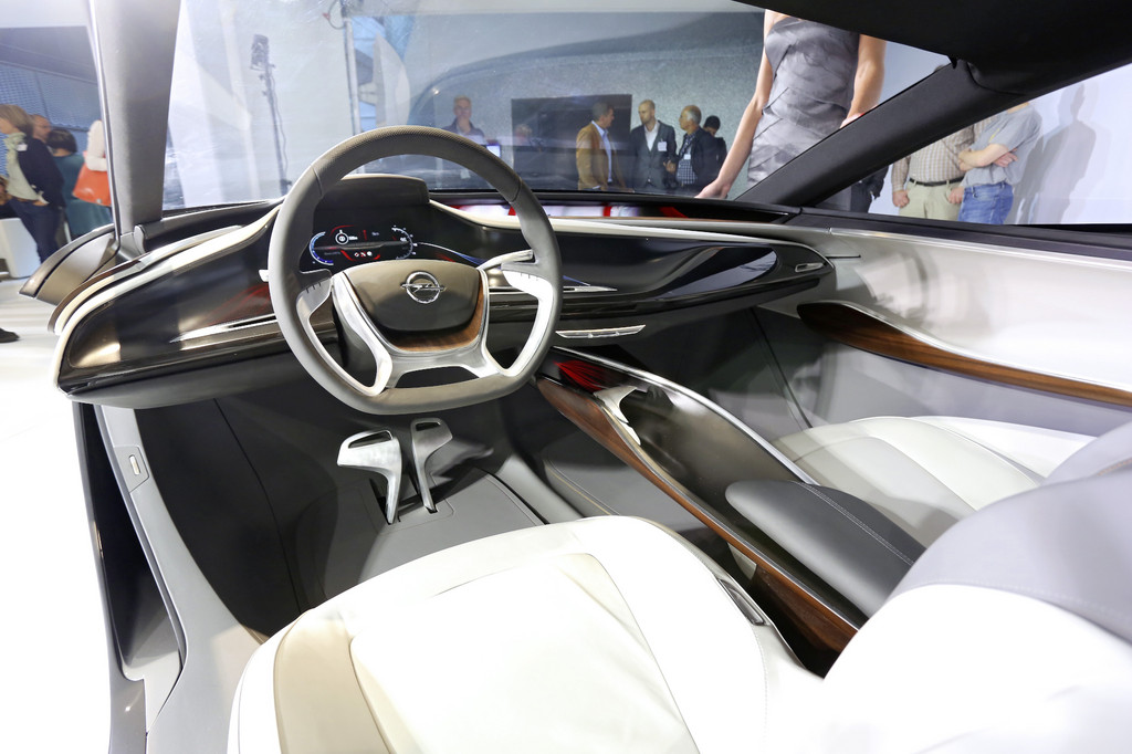IAA 2013: Kommunikationszentrale im Monza-Kleid