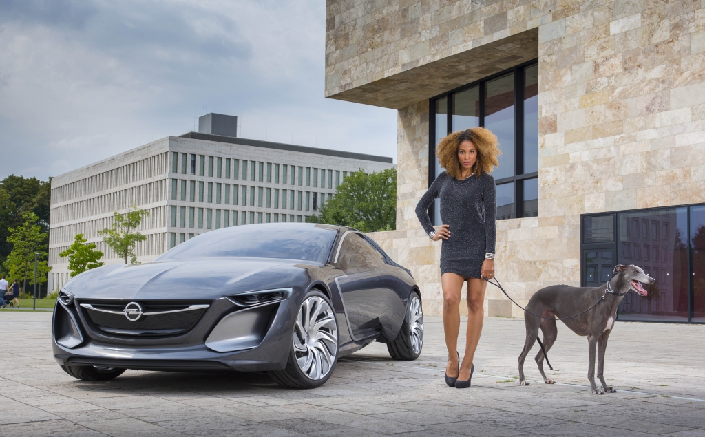 IAA 2013: Kommunikationszentrale im Monza-Kleid