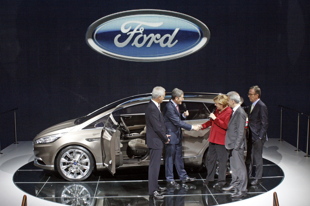 IAA 2013: Merkel auf Messerundgang