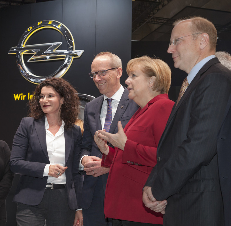 IAA 2013: Merkel auf Messerundgang