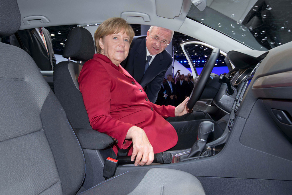 IAA 2013: Merkel auf Messerundgang