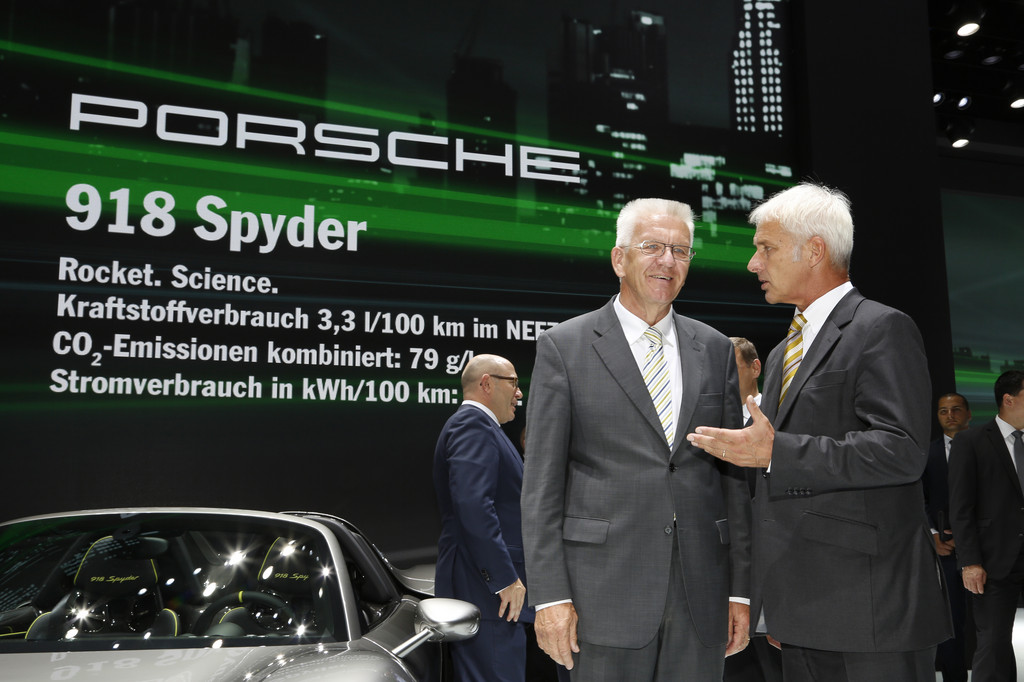IAA 2013: Porsche bekommt Besuch von der Politik