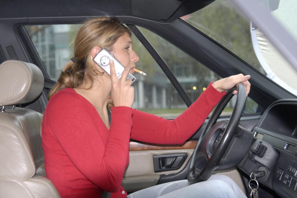 Irrtümer zur Handy-Nutzung im Auto
