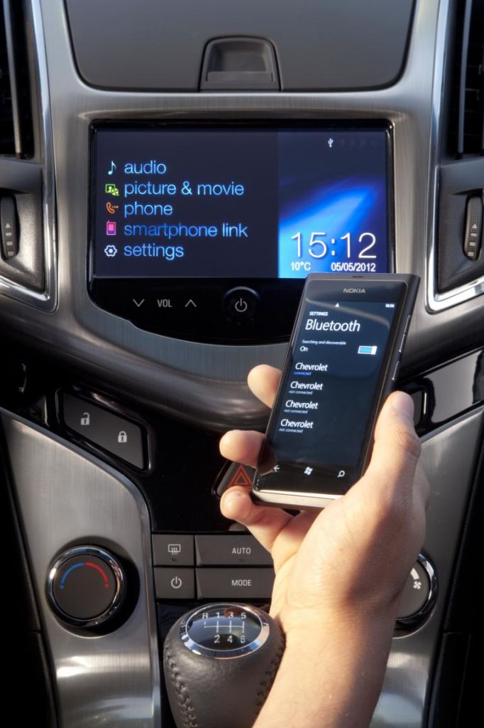 Junge Erwachsene wollen sich im Auto vernetzen