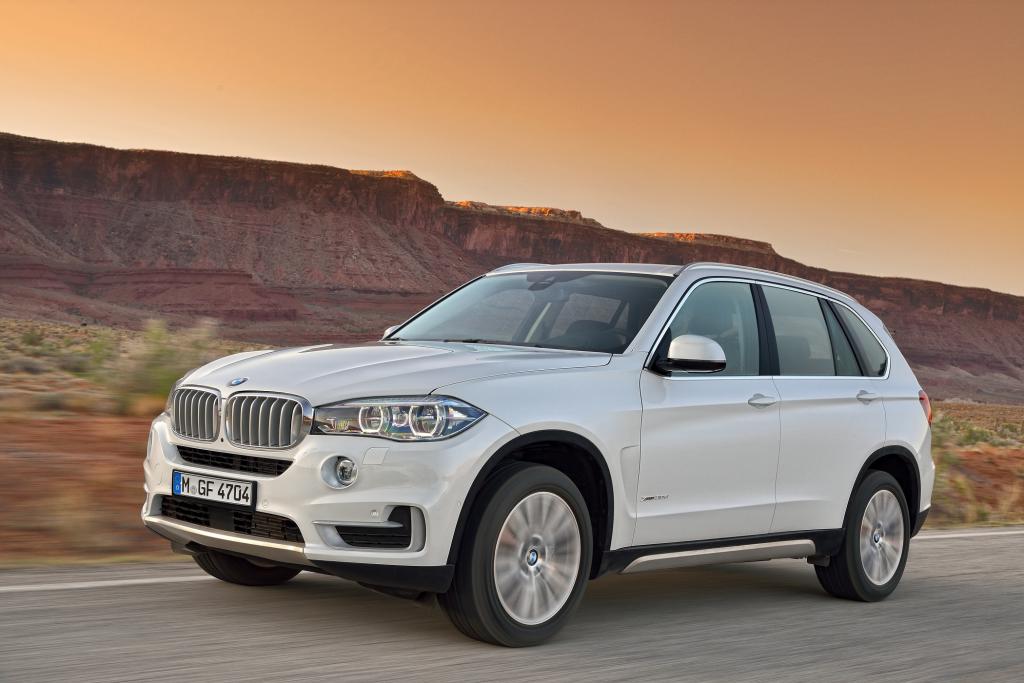 Kaum als Neuheit zu erkennen ist der BMW X5, der sich äußerlich nur ganz leicht verändert hat.
