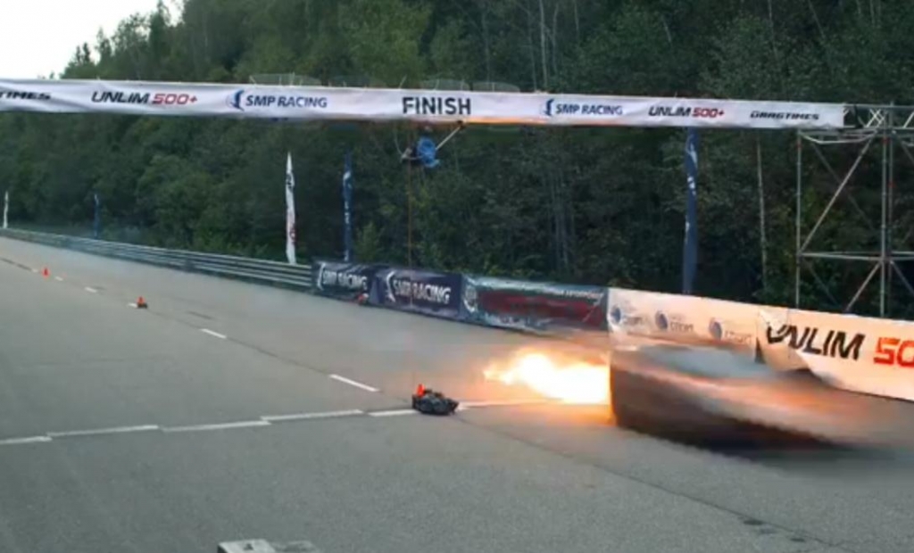 Lamborghini fährt 400 km/h - und geht in Flammen auf.