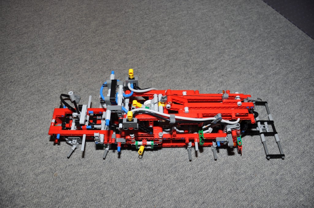 Lego-Technic: In knapp drei Stunden zum Berge-Lkw