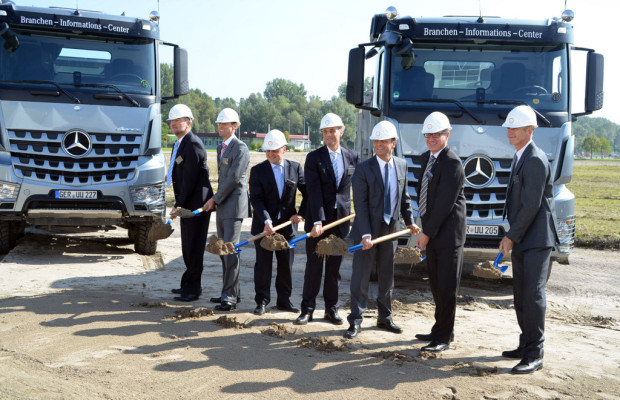 Mercedes-Benz erweitert Zentrallager