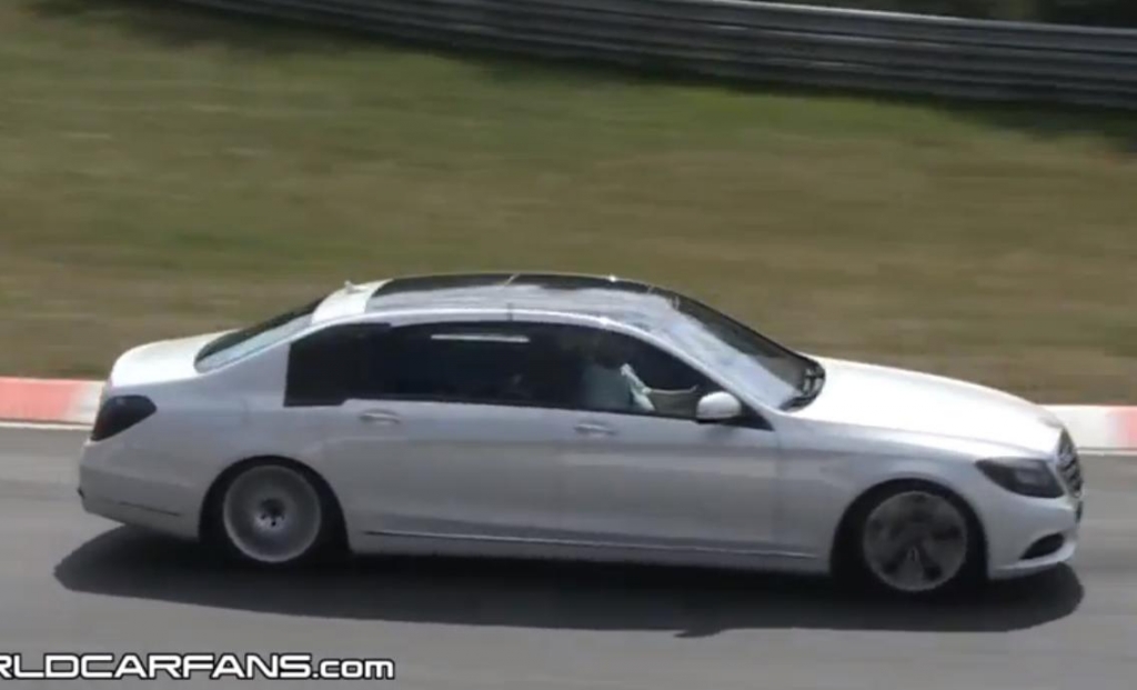 Mercedes testet extralange Version der neuen S-Klasse auf Nürburgring.
