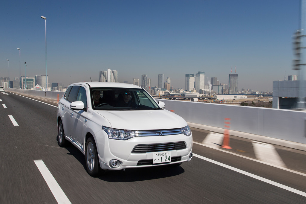 Mitsubishi stockt Produktion des Outlander PHEV auf
