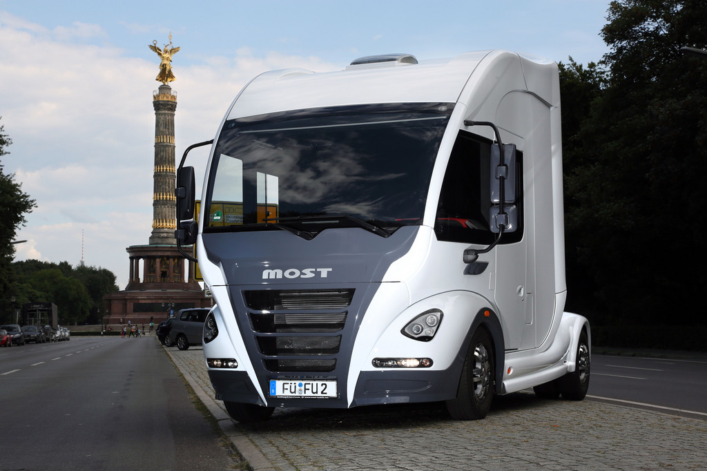 Most Futuria: Showtruck mit Biss