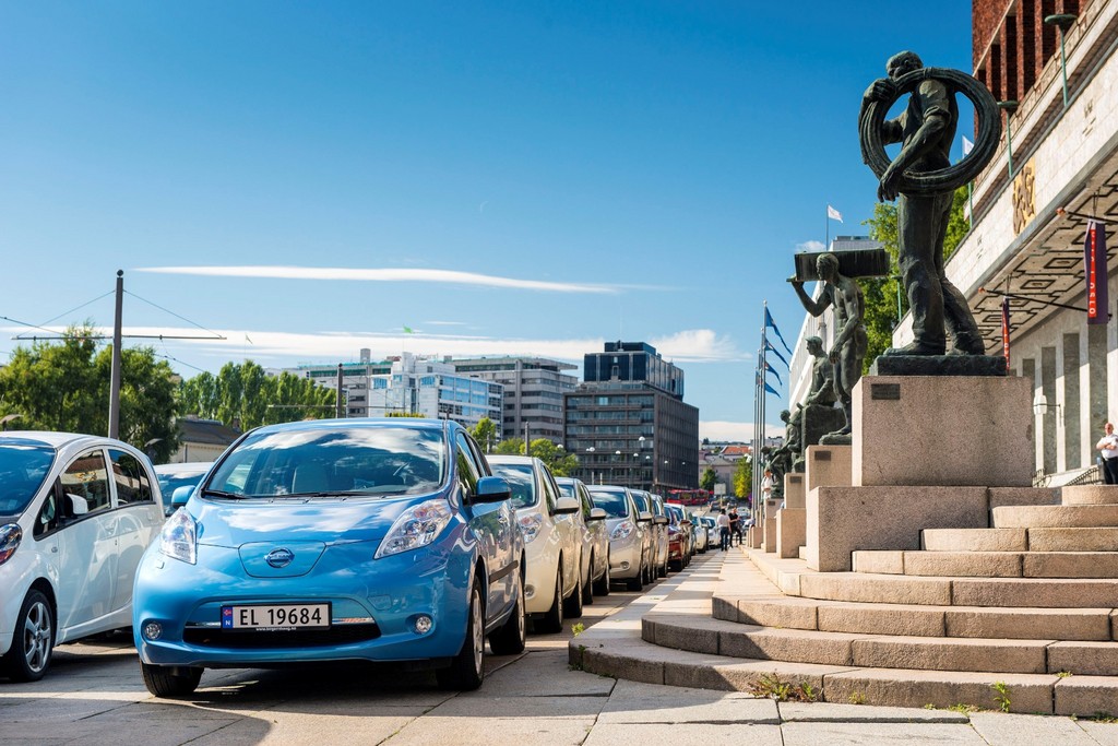 Nissan stellt mit Leaf-Convoi Weltrekord auf