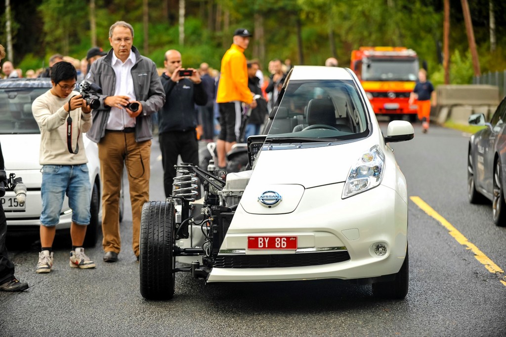 Nissan stellt mit Leaf-Convoi Weltrekord auf