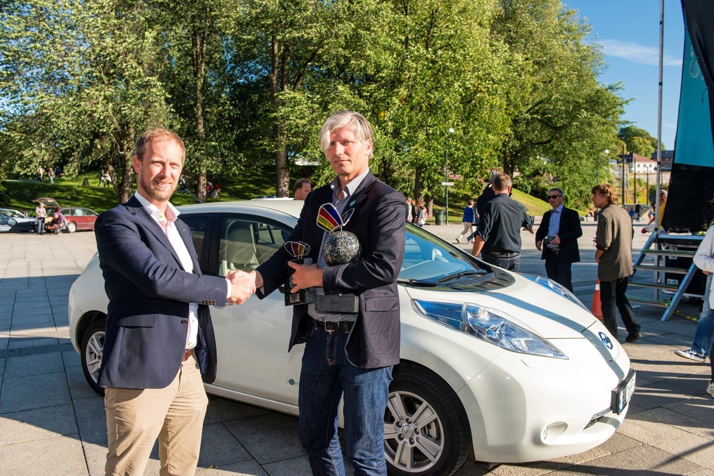 Nissan stellt mit Leaf-Convoi Weltrekord auf