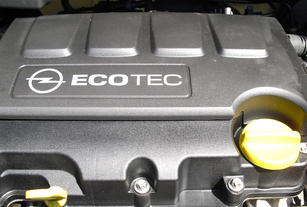 Opel Adam: Blick unter die Haube auf den 1,4-Liter-Ottomotor. 