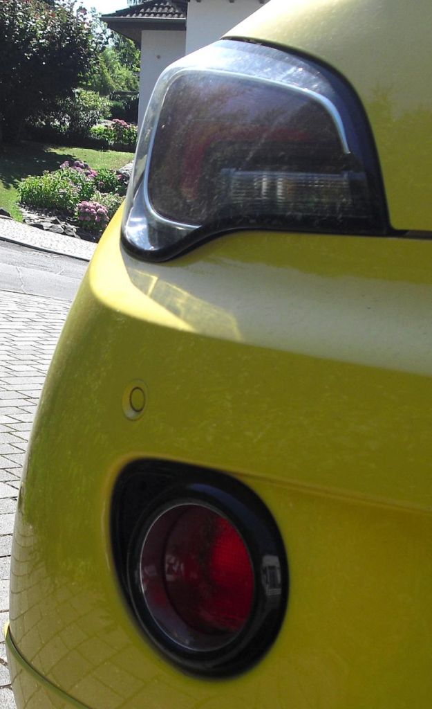 Opel Adam: Moderne Leuchteinheit hinten. 