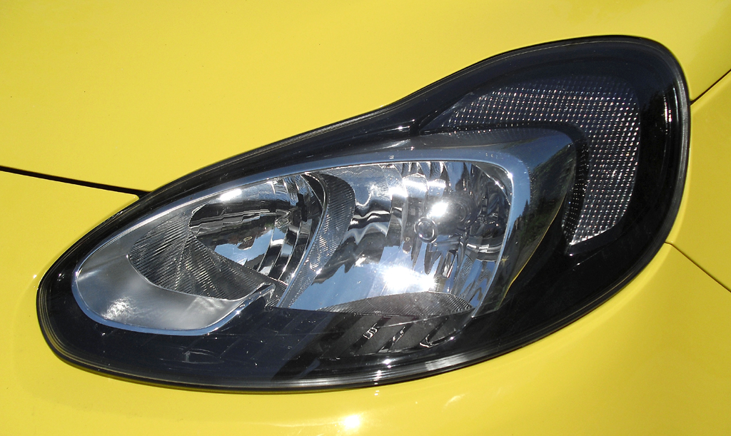 Opel Adam: Moderne Leuchteinheit mit LED-Tagfahrlicht vorn. 