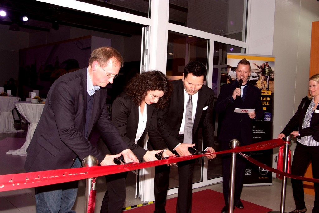 Opel eröffnet ersten deutschen Adam-Flagship-Store