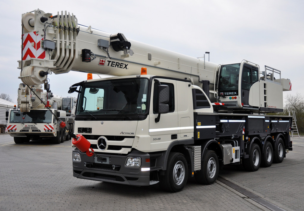Paul baut fünfte Achse an Mercedes-Benz Actros