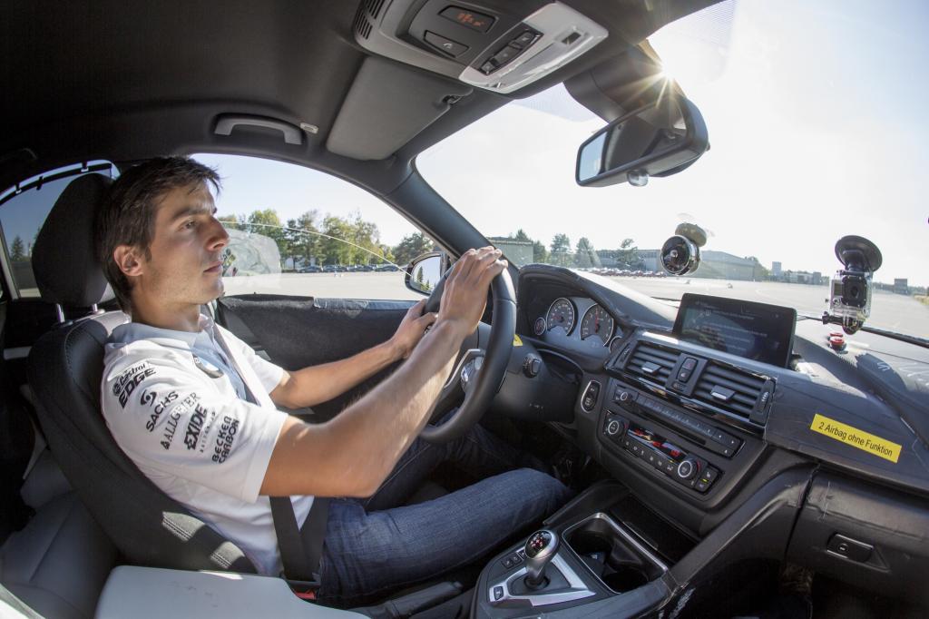 Rennfahrer Bruno Spengler am Steuer