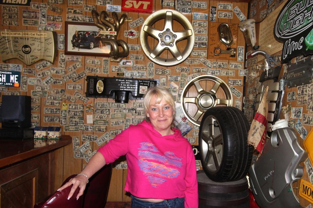Ruth ist die Chefin im Sourdough-Saloon von Beatty