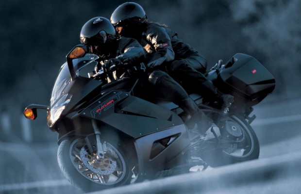 Sicher Motorradfahren im Herbst