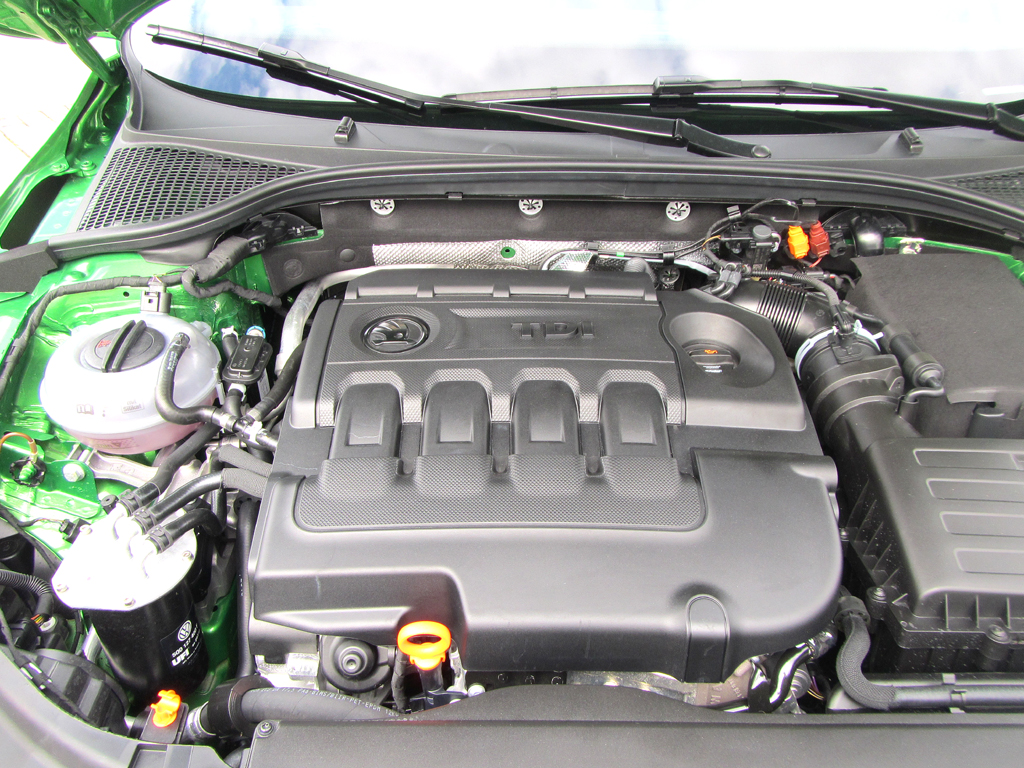 Skoda Octavia RS: Blick unter die Haube, hier beim Diesel. 