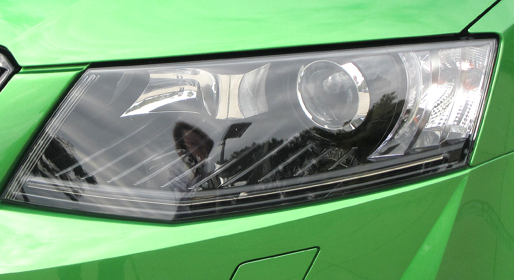 Skoda Octavia RS: Moderne Leuchteinheit vorn. 