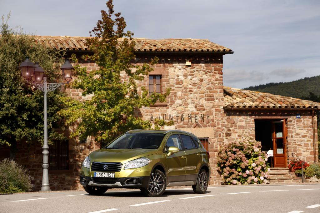 Statt eines hochbeinigen Kleinwagens ist der SX4 nun ein kleines SUV