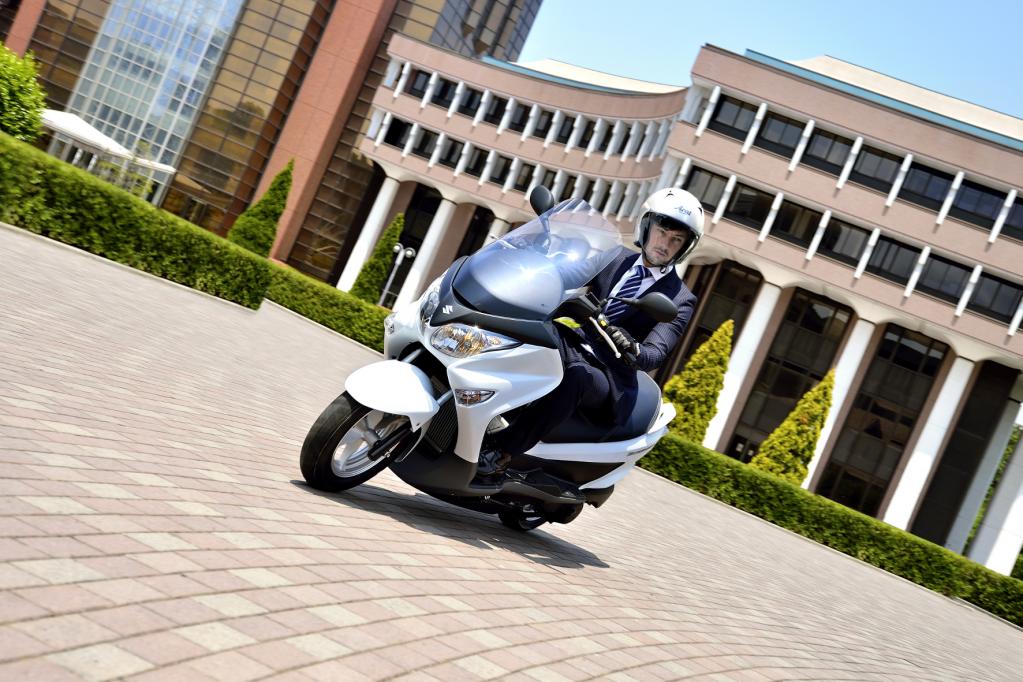 Suzuki Burgman: Facelift für Komfort-Roller