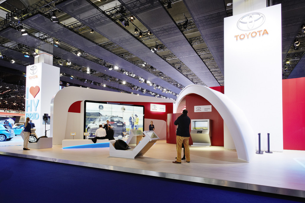 Toyota-Zubehör per Fingertipp in Lebensgröße montieren