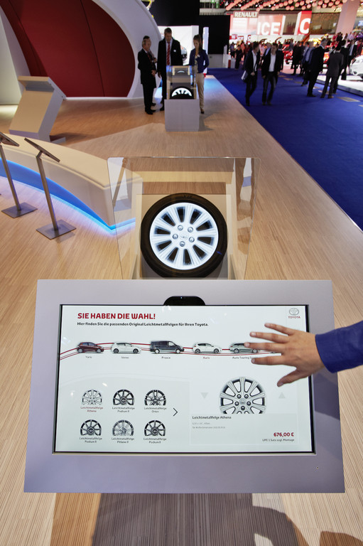 Toyota-Zubehör per Fingertipp in Lebensgröße montieren