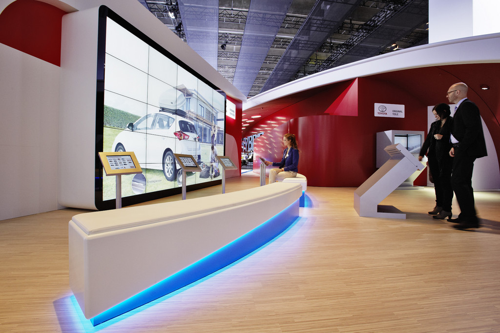Toyota-Zubehör per Fingertipp in Lebensgröße montieren