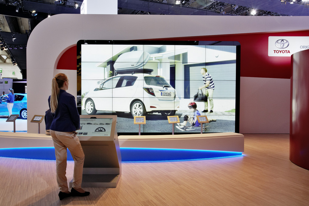 Toyota-Zubehör per Fingertipp in Lebensgröße montieren
