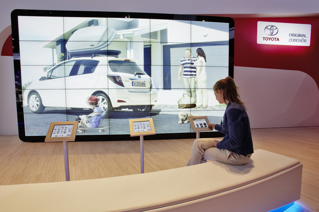 Toyota-Zubehör per Fingertipp in Lebensgröße montieren
