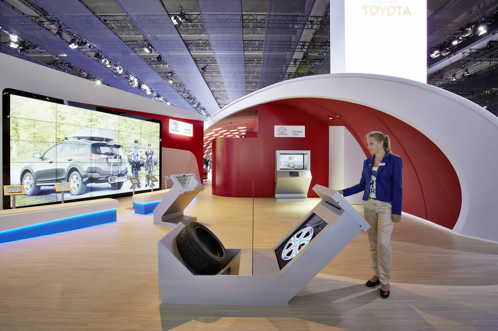 Toyota-Zubehör per Fingertipp in Lebensgröße montieren