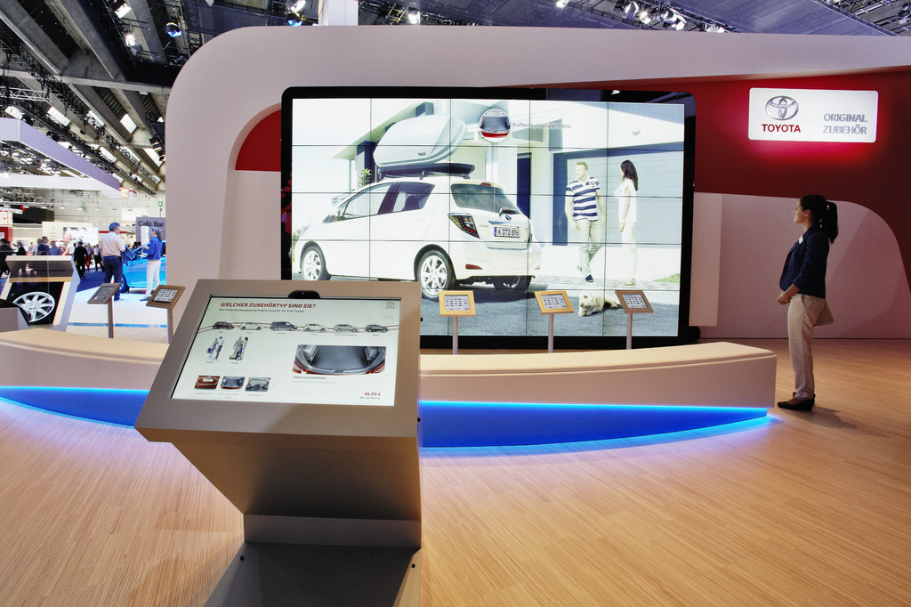 Toyota-Zubehör per Fingertipp in Lebensgröße montieren