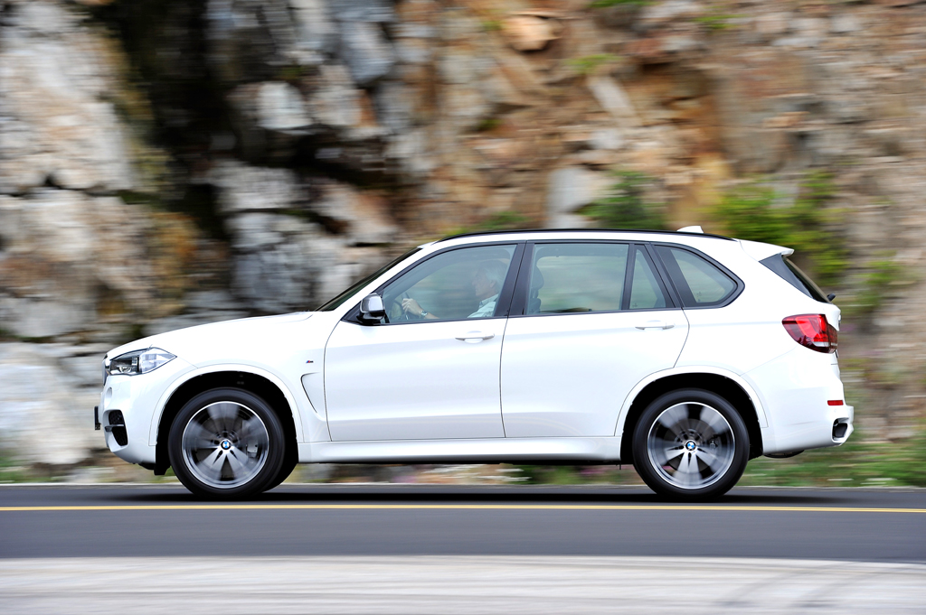 Und so sieht das große BMW-SUV-Modell von der Seite aus.