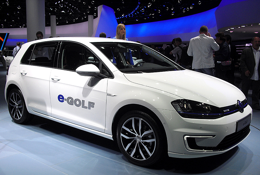 VW steigt unter anderem mit dem E-Golf ins Geschäft mit Elektroautos ein. 