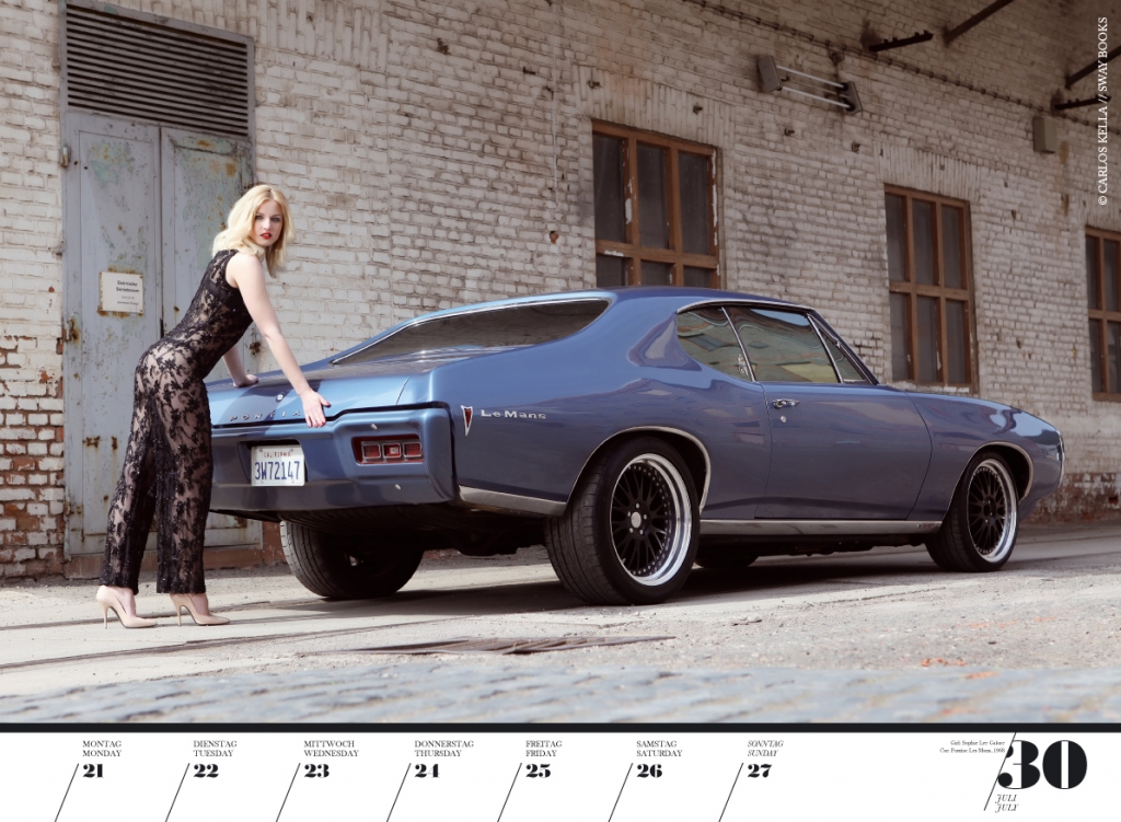 Verchromter Voyeurismus - Girls & Legendary Us-Cars Wochenkalender 2014