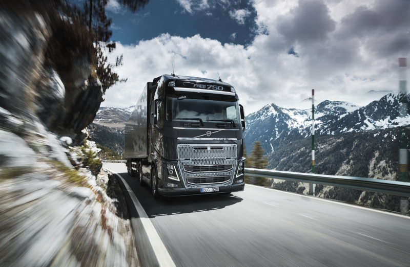 Volvo Trucks zieht um sechs Prozent an