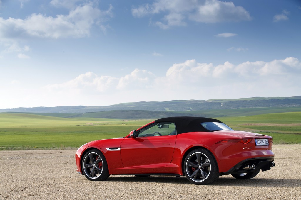 Webasto-Edscha produziert Softtop für Jaguar F-Type