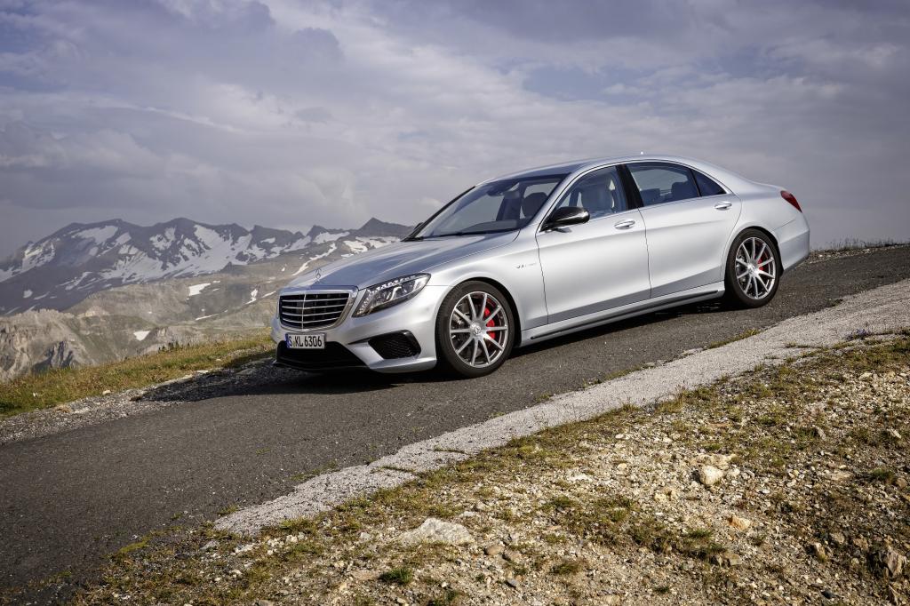 Zwischen 10,1 und 10,3 Liter gönnt sich die Luxuslimousine je nach Konfiguration.