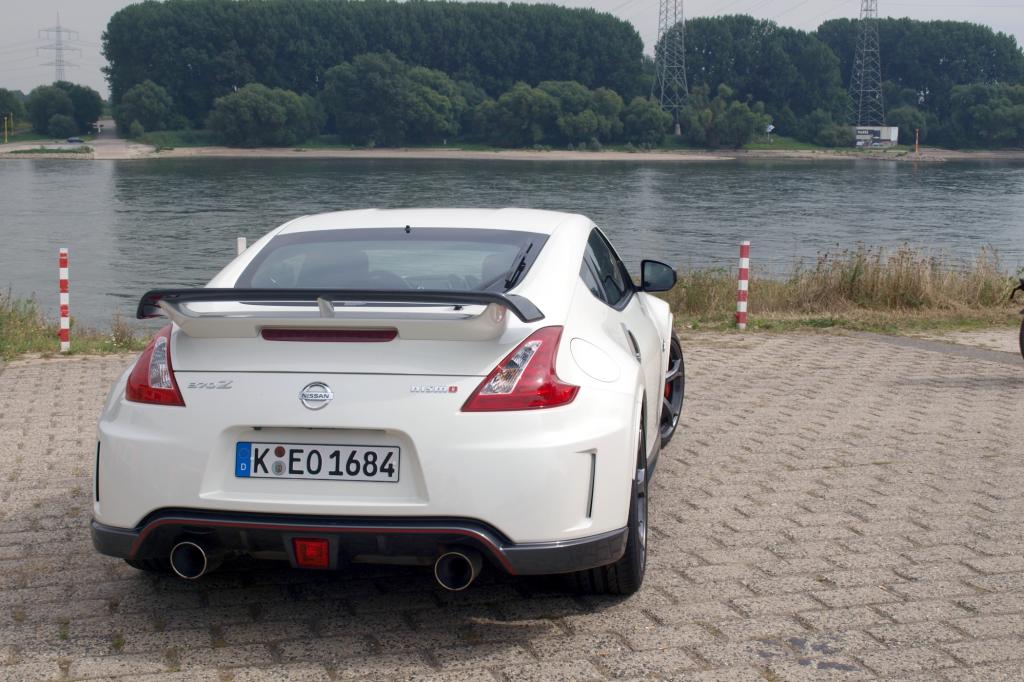 Ätzer könnten sich an den Kopf fassen bei diesem zugegeben einen Hauch auch prolligen Bodykit, die Form hat aber auch Funktion