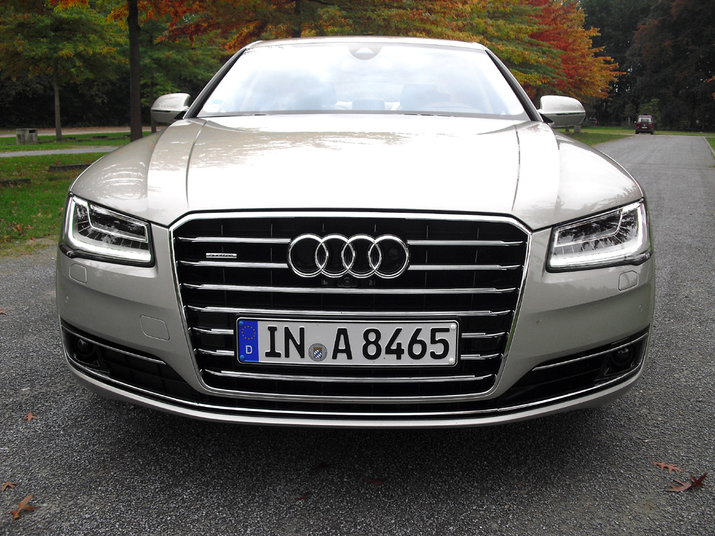 Audi A8: Blick auf die Frontpartie. 