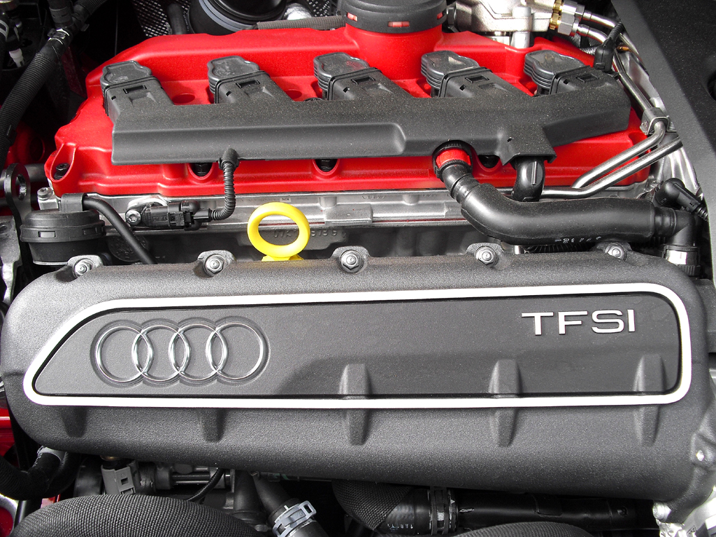 Audi RS Q3: Blick unter die Haube auf den Fünfzylinder-Turbobenziner mit 228/310 kW/PS. 